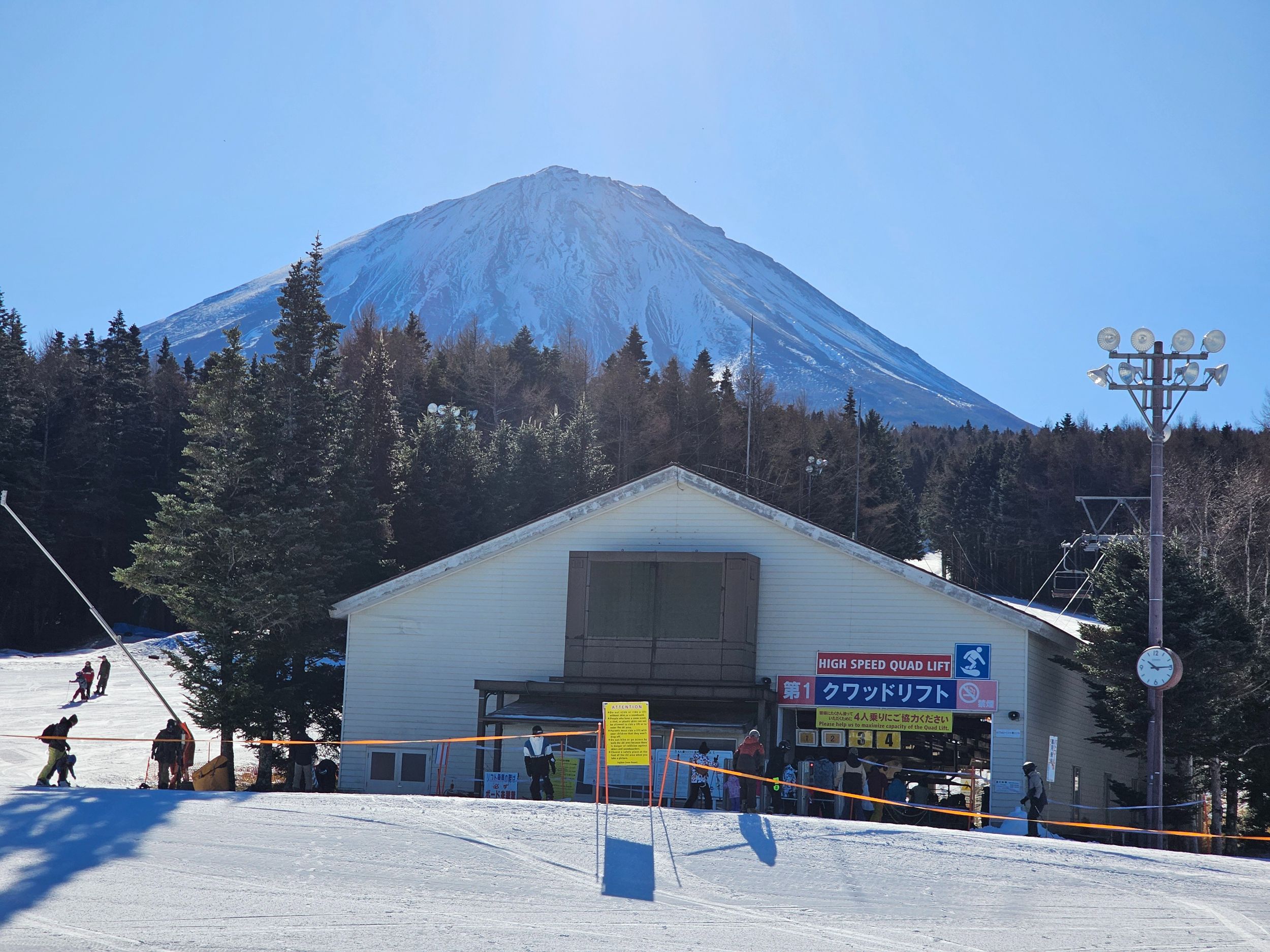 可眺望富士山的富士天滑雪場纜車搭乘處